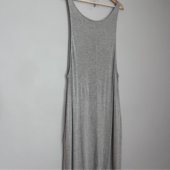 Gray Sleeveless Drop Crotch Romper with Pockets & Tapered Legs 22” ptp (Large) - Picture 7 of 8